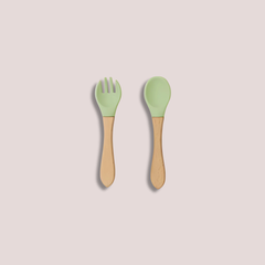 Theoni Rainbow Buddies Silicone Cutlery Set – Baby-Safe Spoon & Fork for Self-Feeding (GREEN)