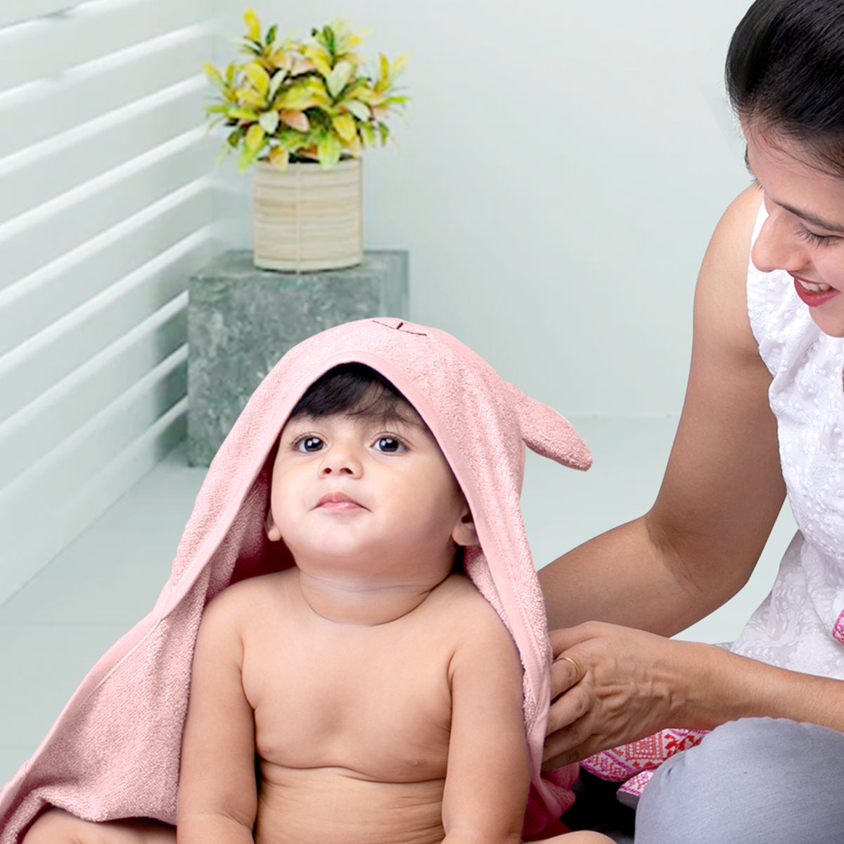 THEONI Bamboo Hooded Baby Towel - Peach