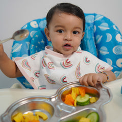 Kid_eating_food_burpy_cloth_theoni