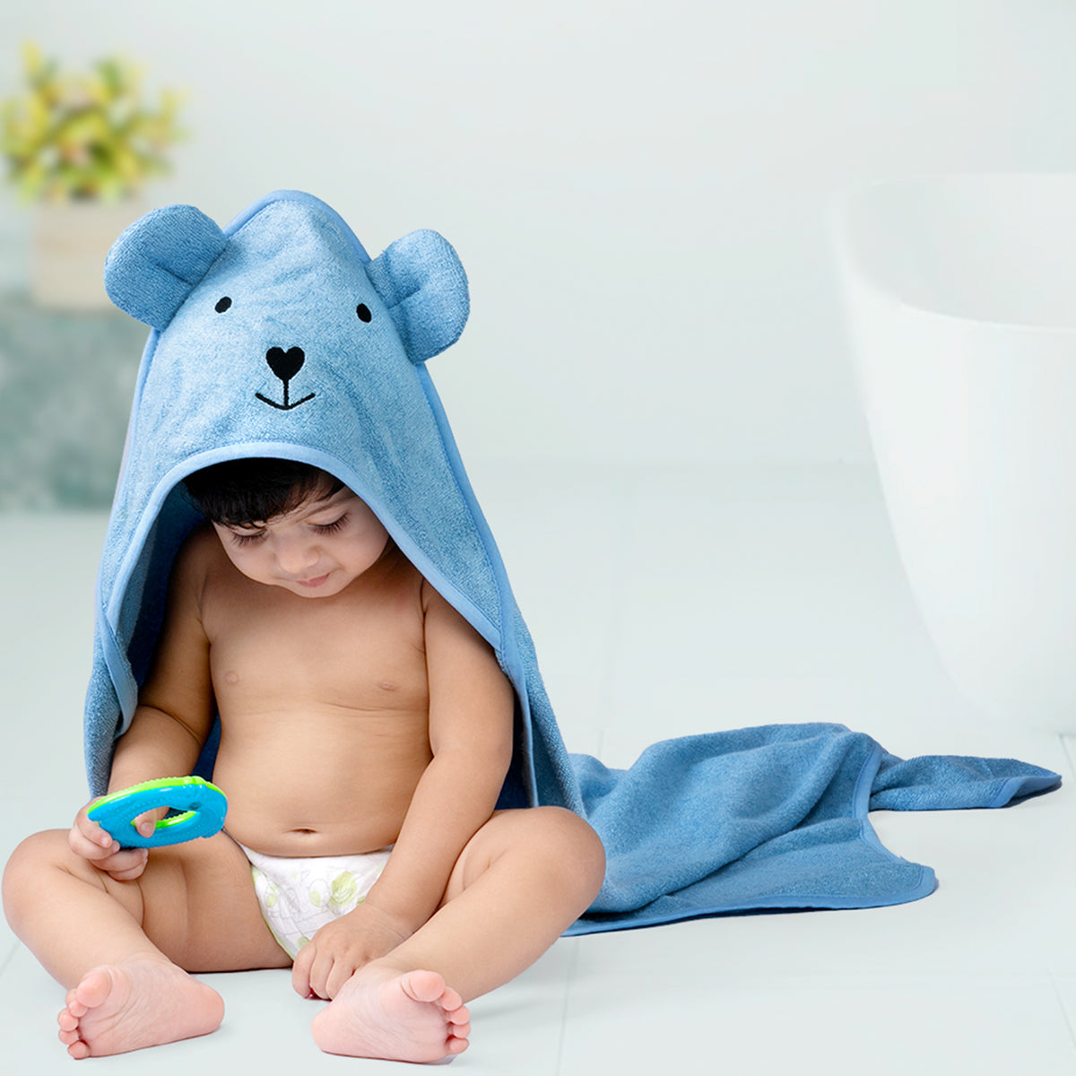 THEONI Bamboo Hooded Baby Towel - Powder blue